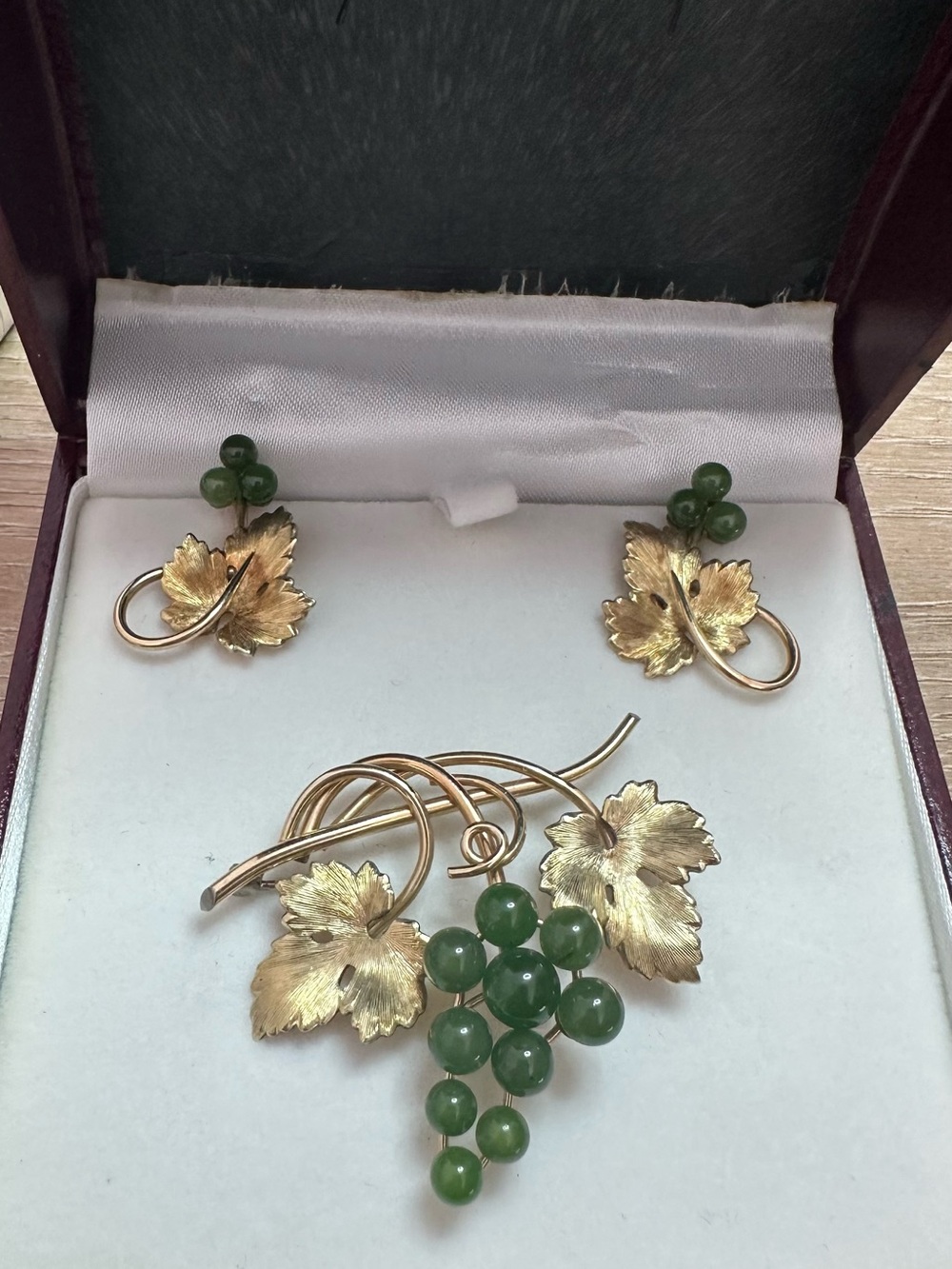 Vintage Krementz Gold Filled Jade Grape Brooch and Earrings Set